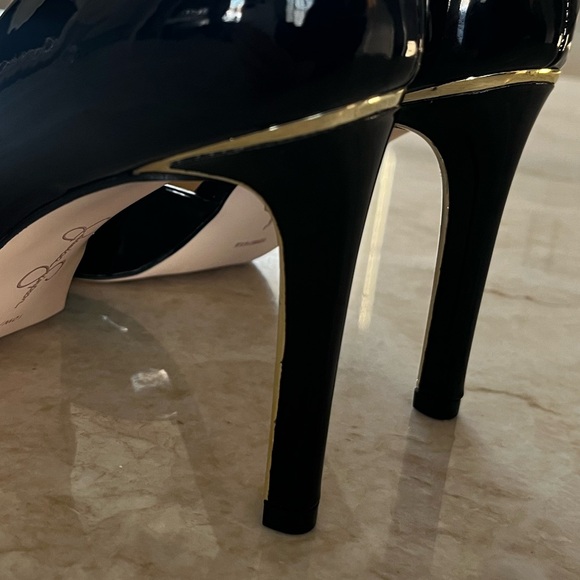 Jessica Simpson - NWT - Pointed Black & Gold Trim Heels (Sizes: 9W & 10W) - Picture 3 of 8